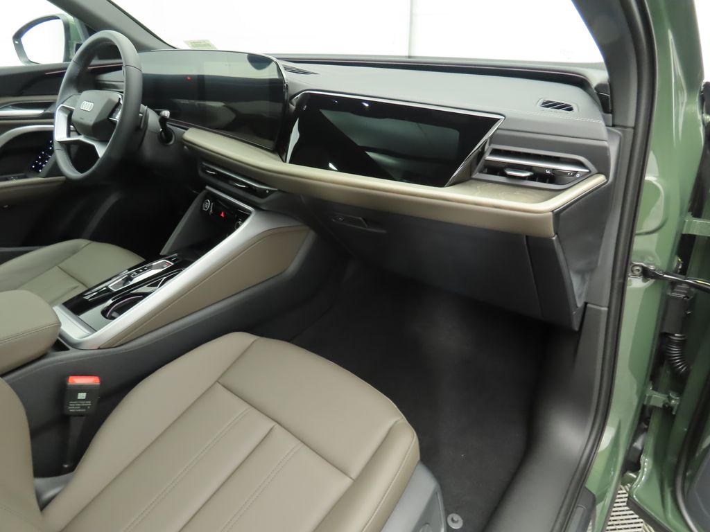 Thumbnail: 2025 Audi Q5 - 19