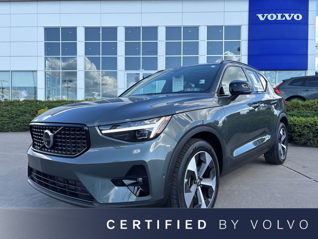 Forest Lake 2026 Volvo XC40 B5 Plus AWD SUV / Crossover All-Wheel Drive Automatic