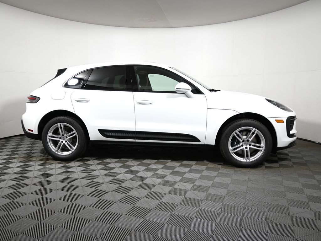 Thumbnail: 2026 Porsche Macan - 8