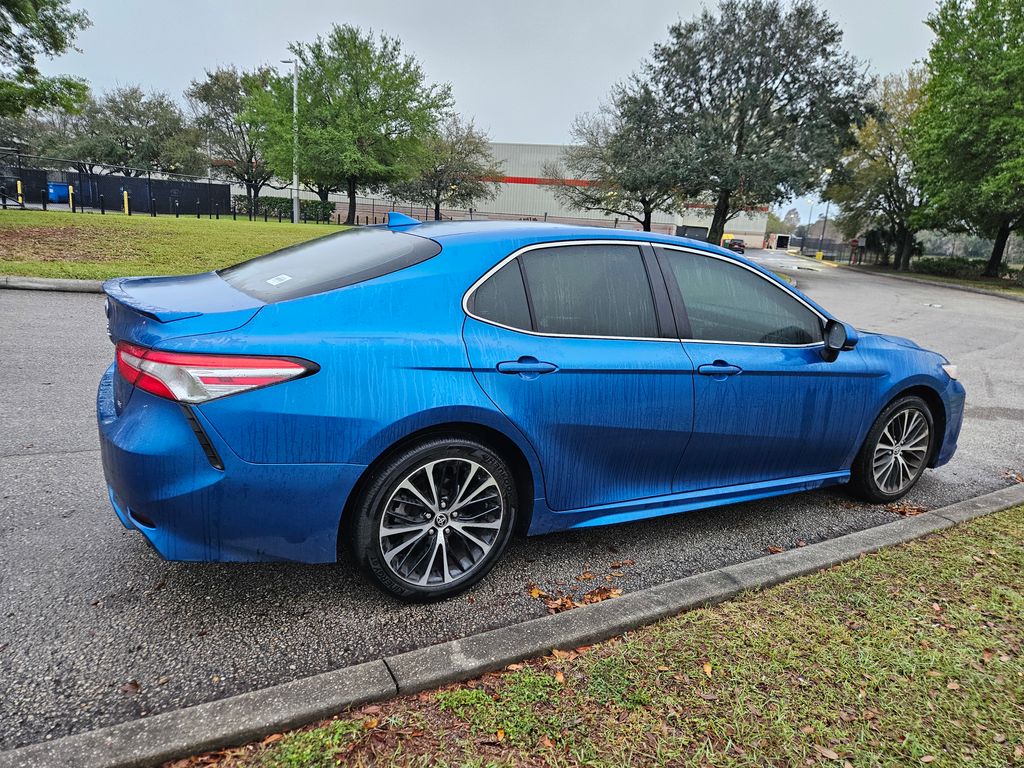 2020 Toyota Camry SE 5