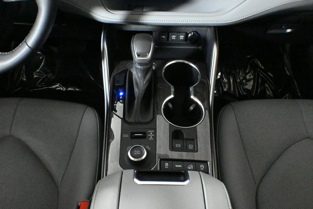 Thumbnail: 2021 Toyota Highlander - 25