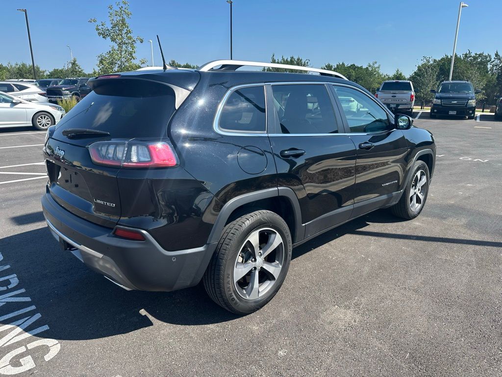 Thumbnail: 2019 Jeep Cherokee - 3