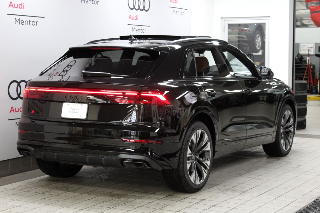 2025 Audi Q8  6