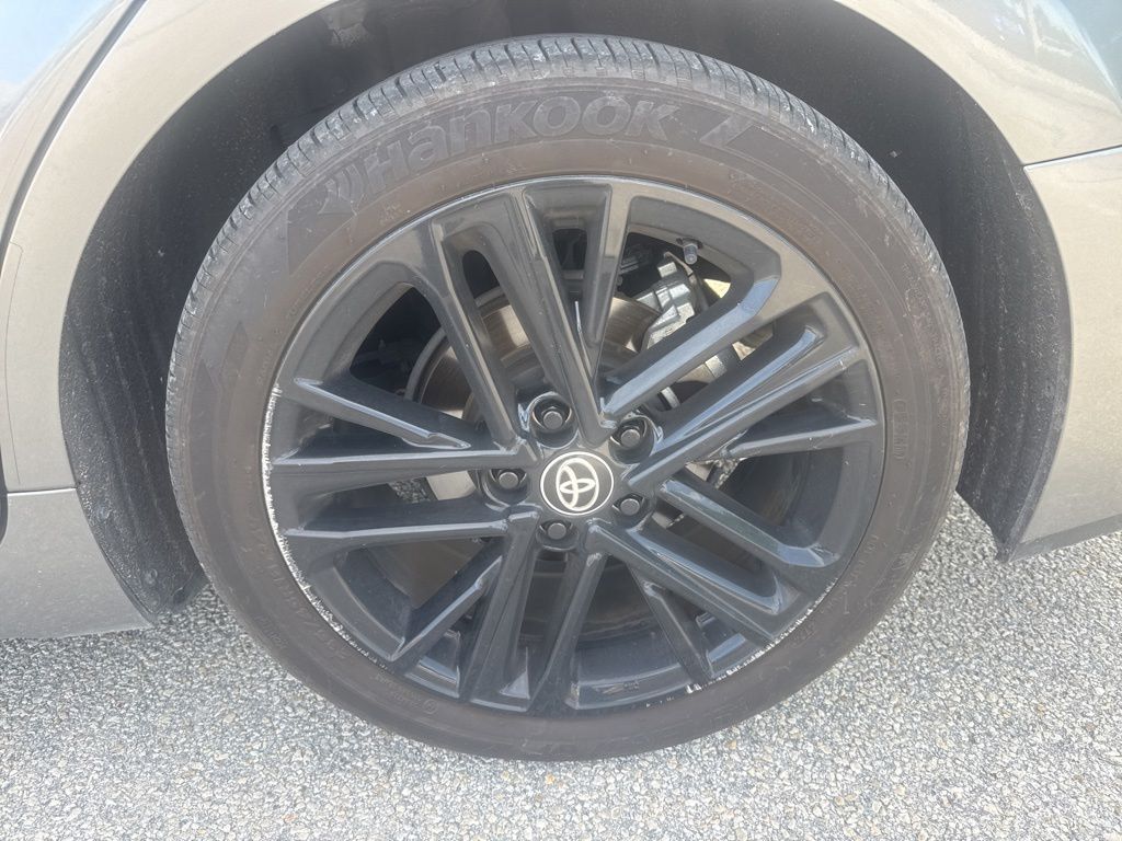 Used 2025  Toyota SE image 11