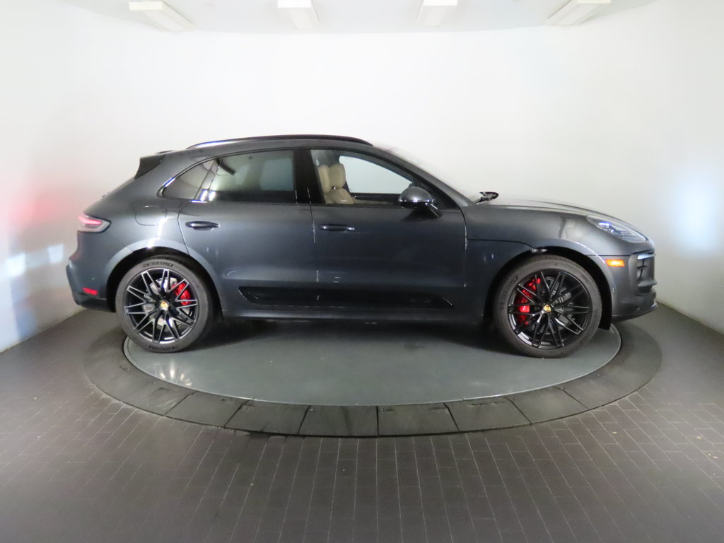 Thumbnail: 2026 Porsche Macan - 8