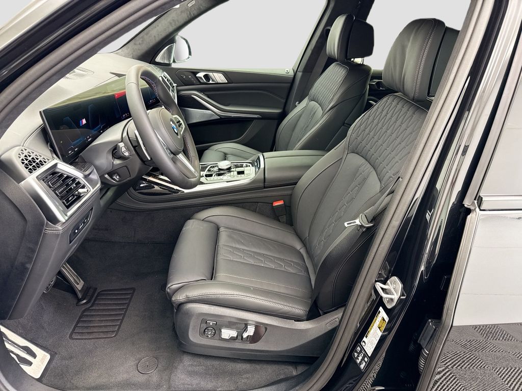 Thumbnail: 2026 BMW X7 - 18