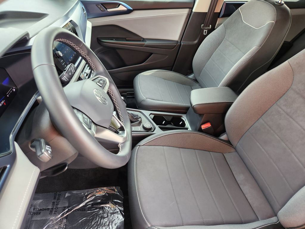 2024 Volkswagen Taos SE - Photo 6