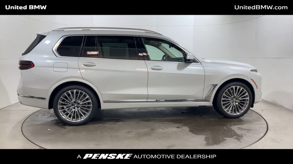 Thumbnail: 2026 BMW X7 - 9