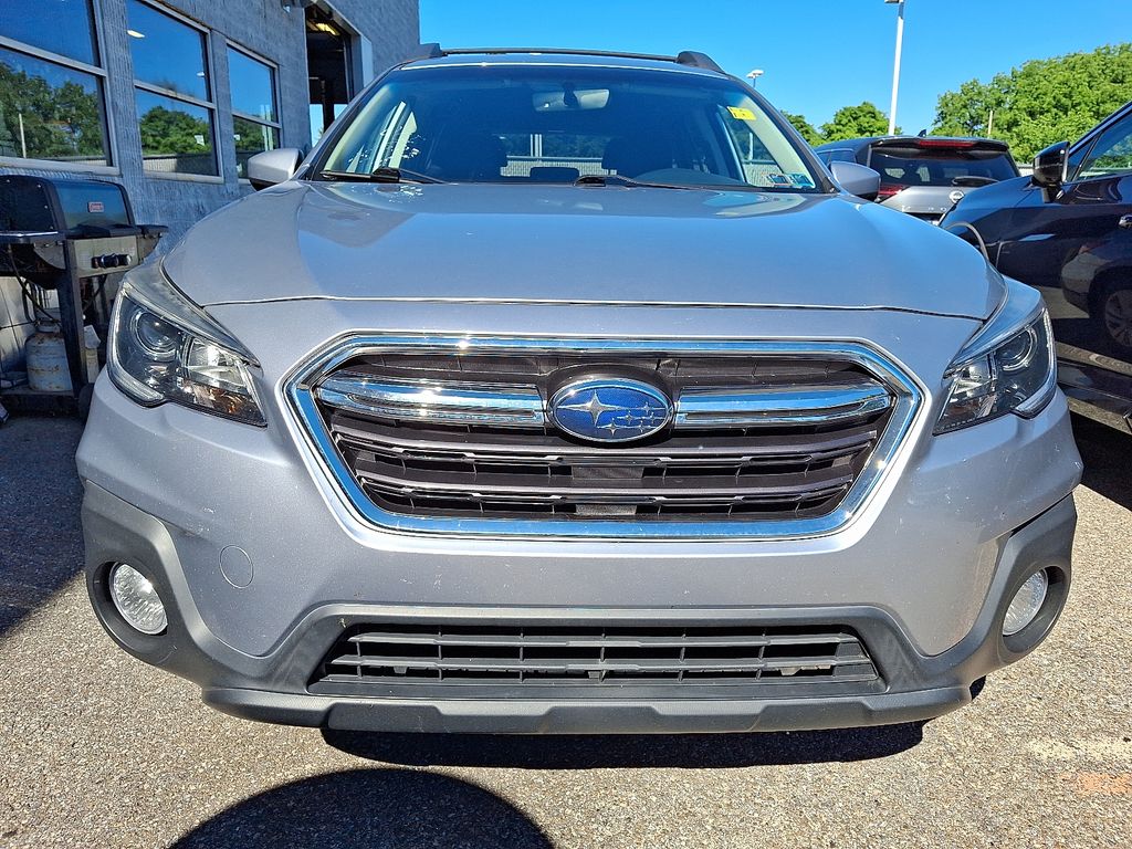 2018 Subaru Outback — photo 2