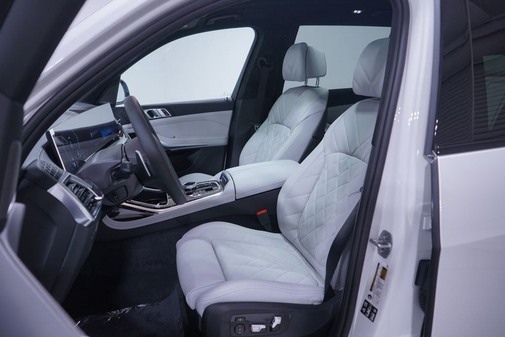 Thumbnail: 2026 BMW X7 - 7