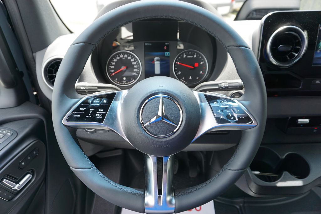 Thumbnail: 2025 Mercedes-Benz Sprinter - 26