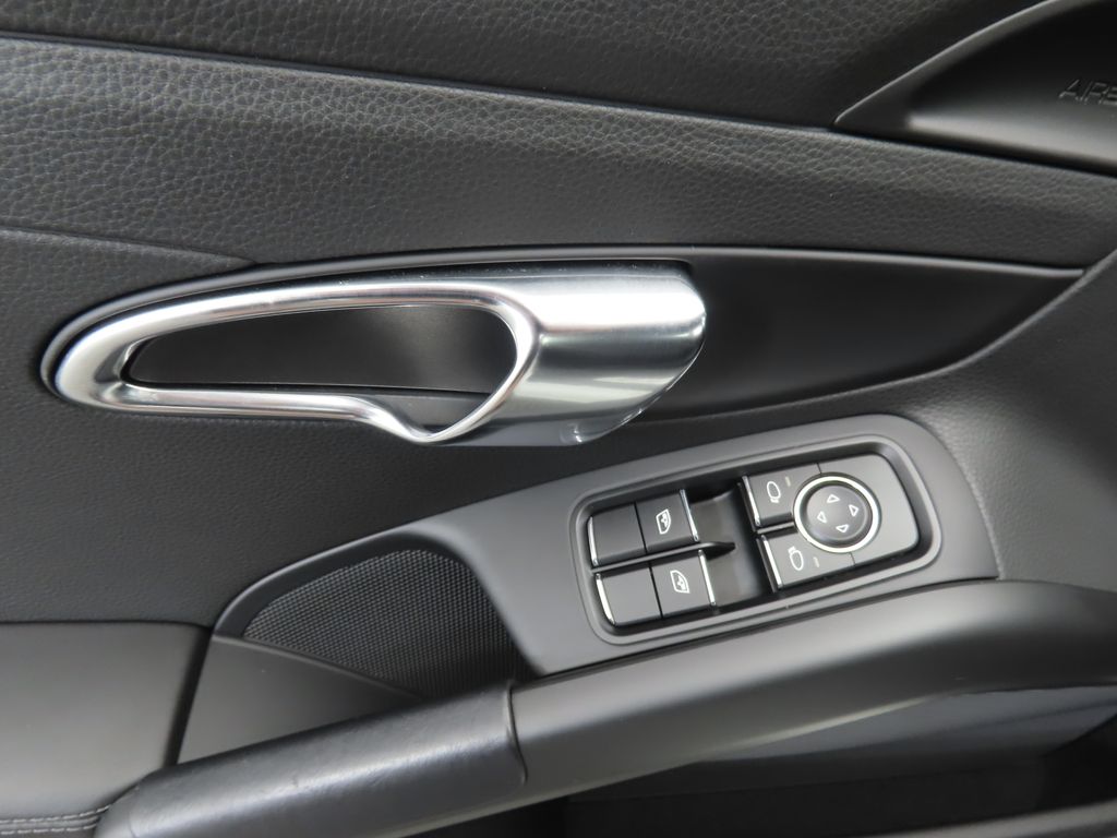 Thumbnail: 2016 Porsche Cayman - 24