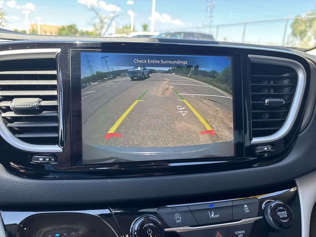 Used 2022 Chrysler Pacifica Van