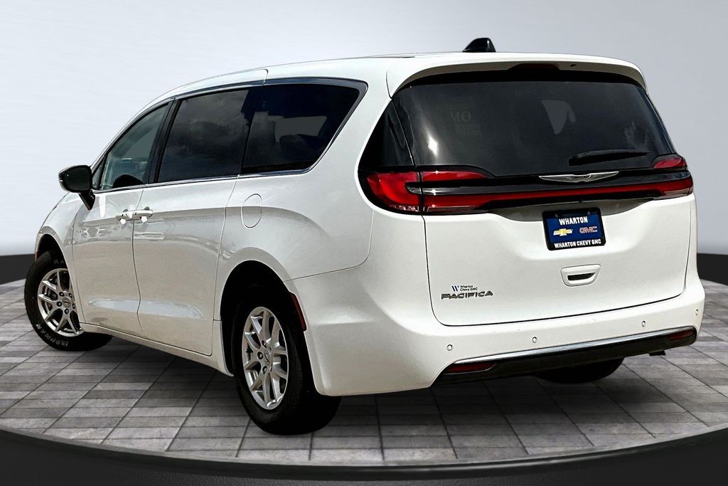 2024 Chrysler Pacifica Touring L - 4
