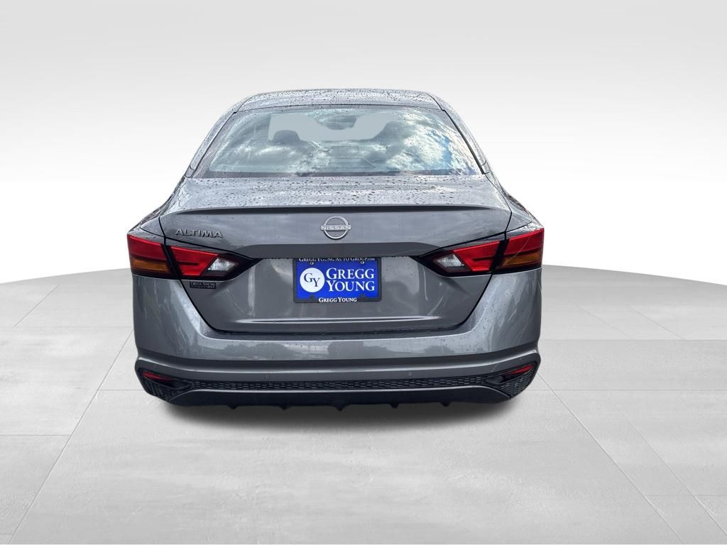 Used 2024 Nissan Altima Sedan