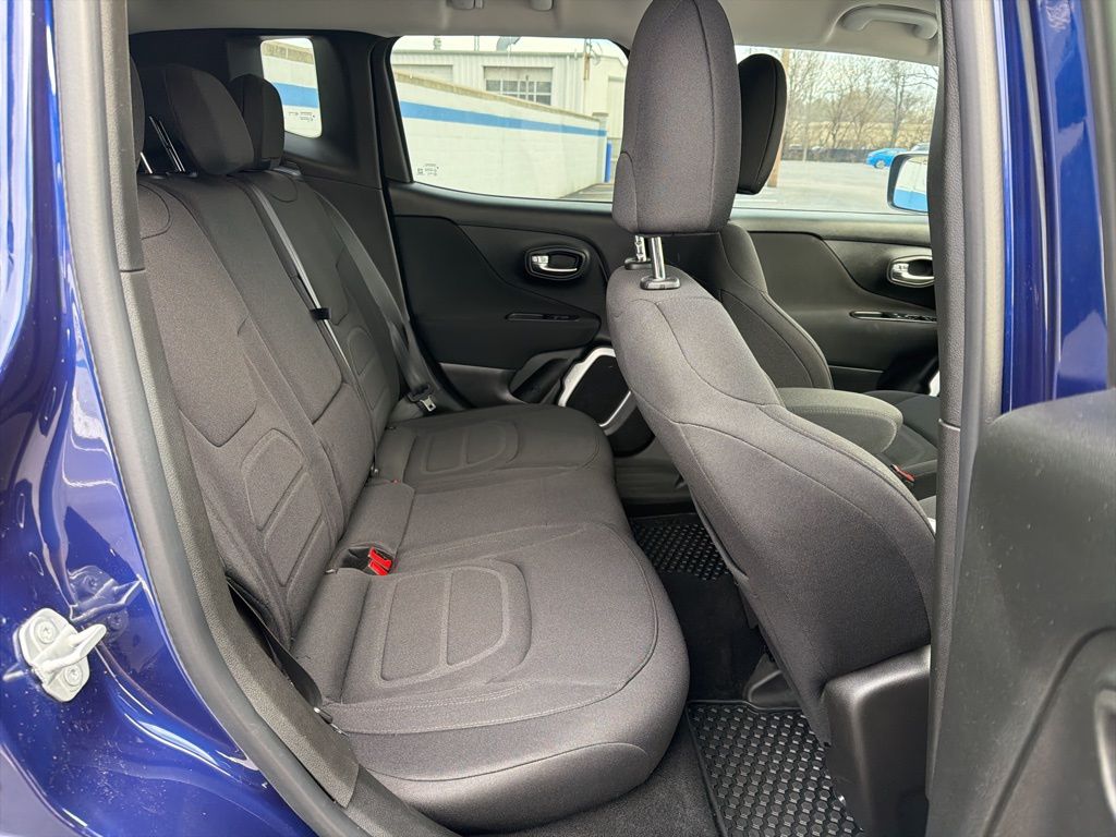 Thumbnail: 2018 Jeep Renegade - 22