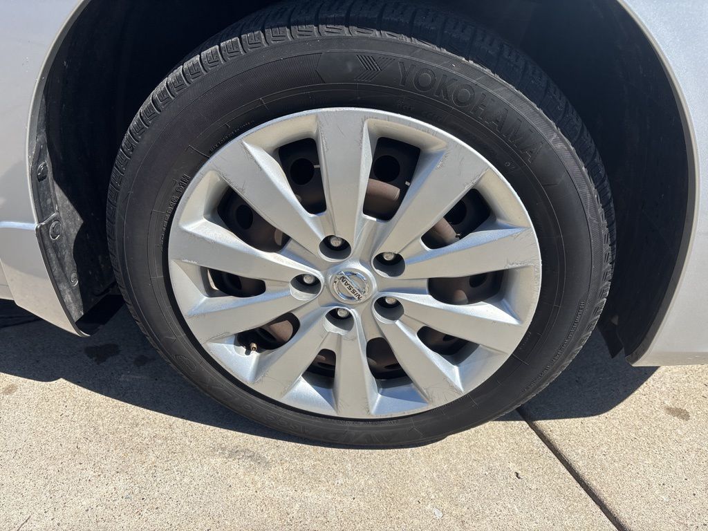Used 2019 Silver Nissan S image 13