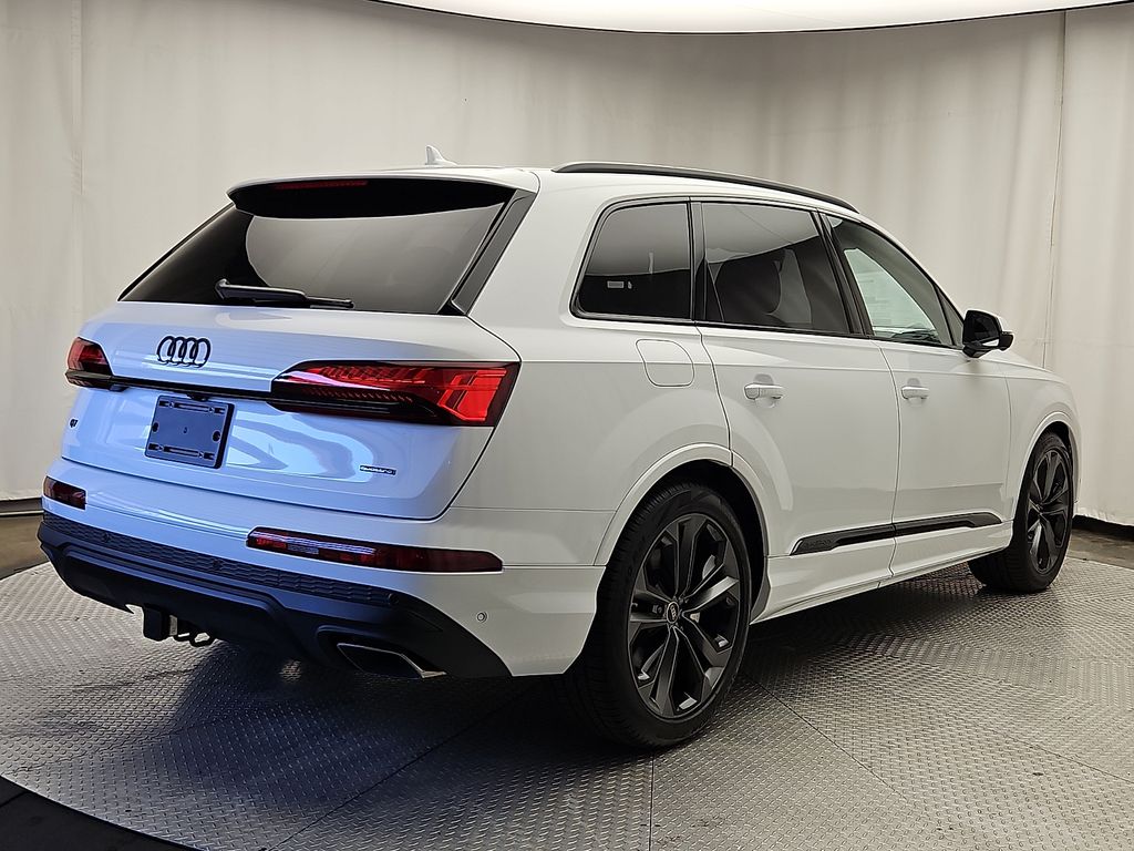 Thumbnail: 2026 Audi Q7 - 4