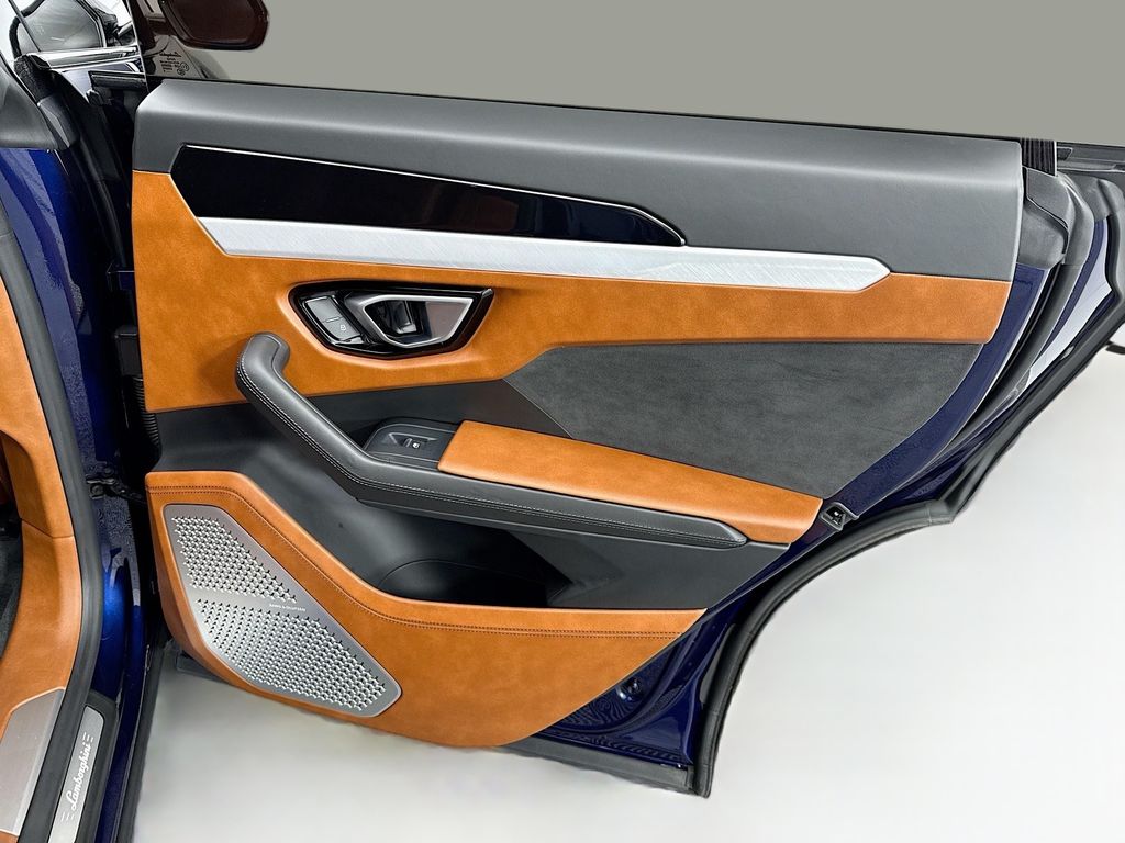 Thumbnail: 2020 Lamborghini Urus - 26