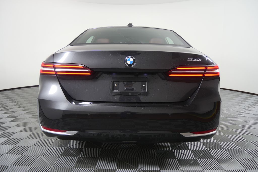 Thumbnail: 2025 BMW 5 Series - 4