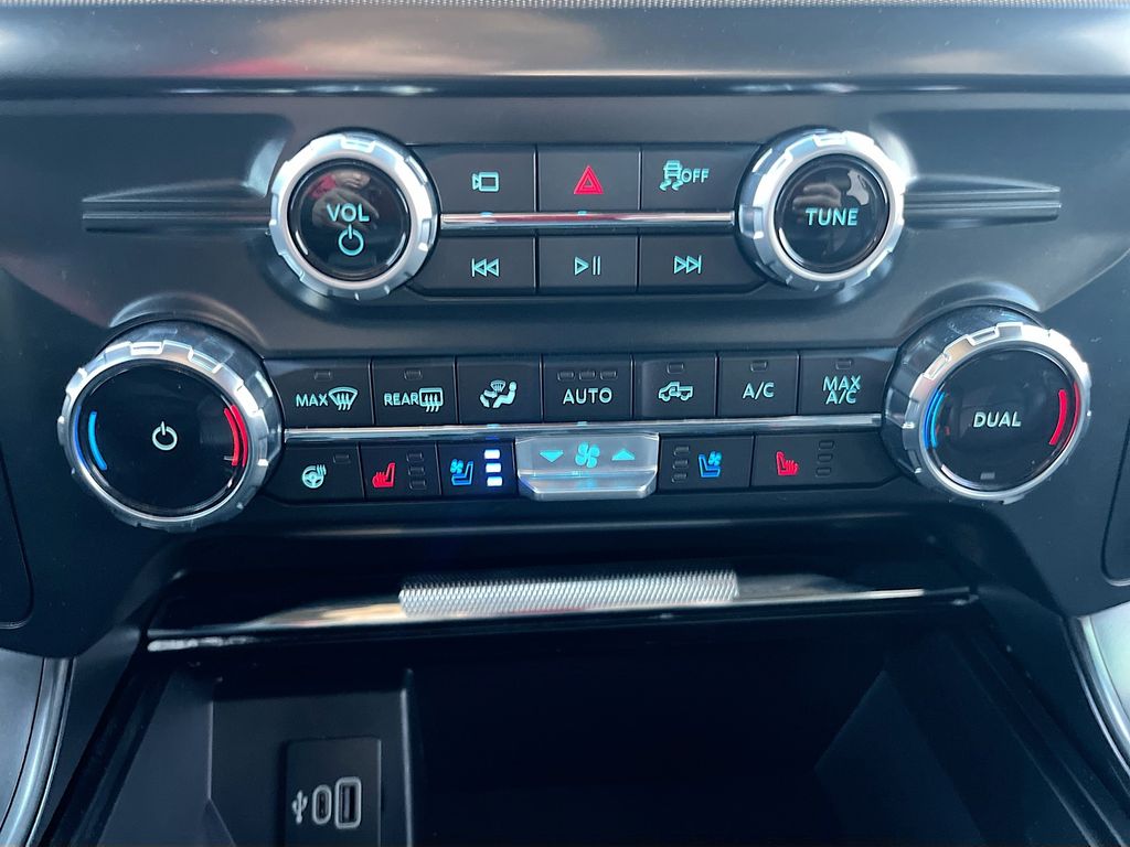 Used 2025 White Ford Lariat image 16
