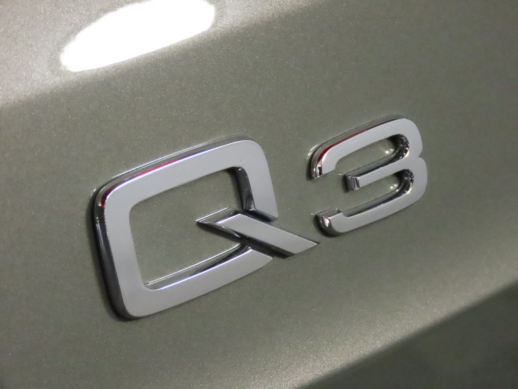 Thumbnail: 2025 Audi Q3 - 9