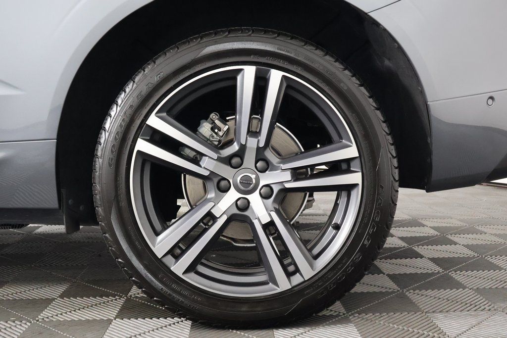 Thumbnail: 2019 Volvo XC60 - 16