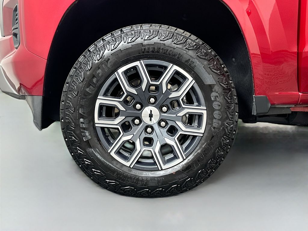 Thumbnail: 2025 Chevrolet Colorado - 32