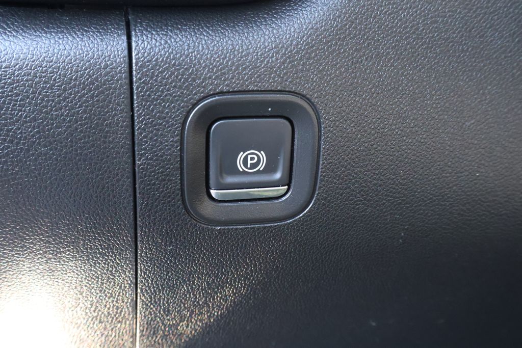 Thumbnail: 2021 Chevrolet Silverado 1500 - 19