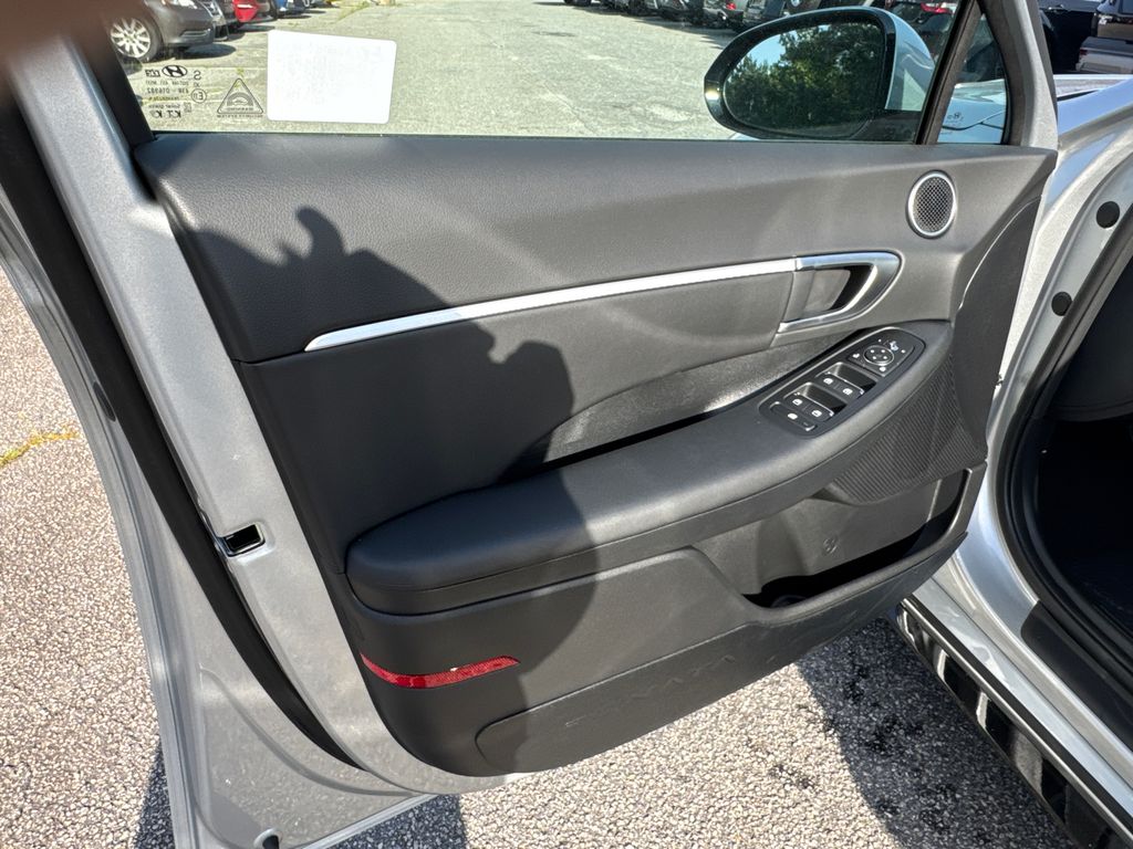 2025 Hyundai Sonata SEL photo 10