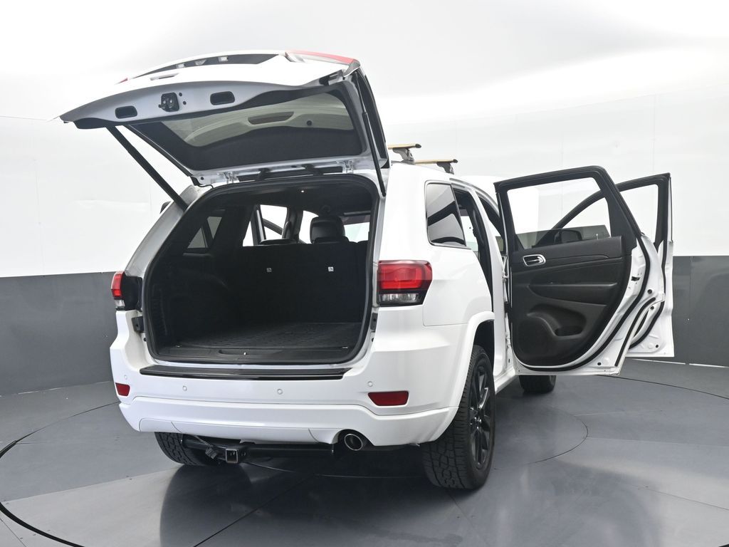 Used 2018 Bright White Clearcoat Jeep Altitude image 69