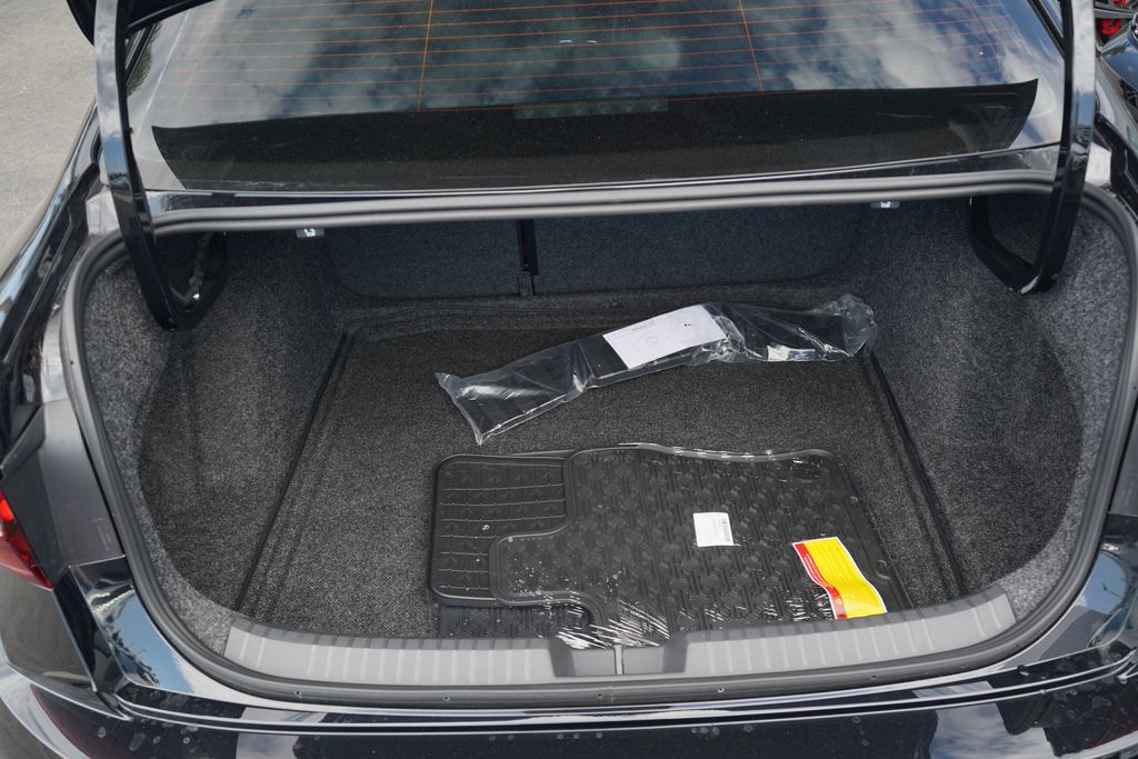 Thumbnail: 2025 Volkswagen Jetta - 11