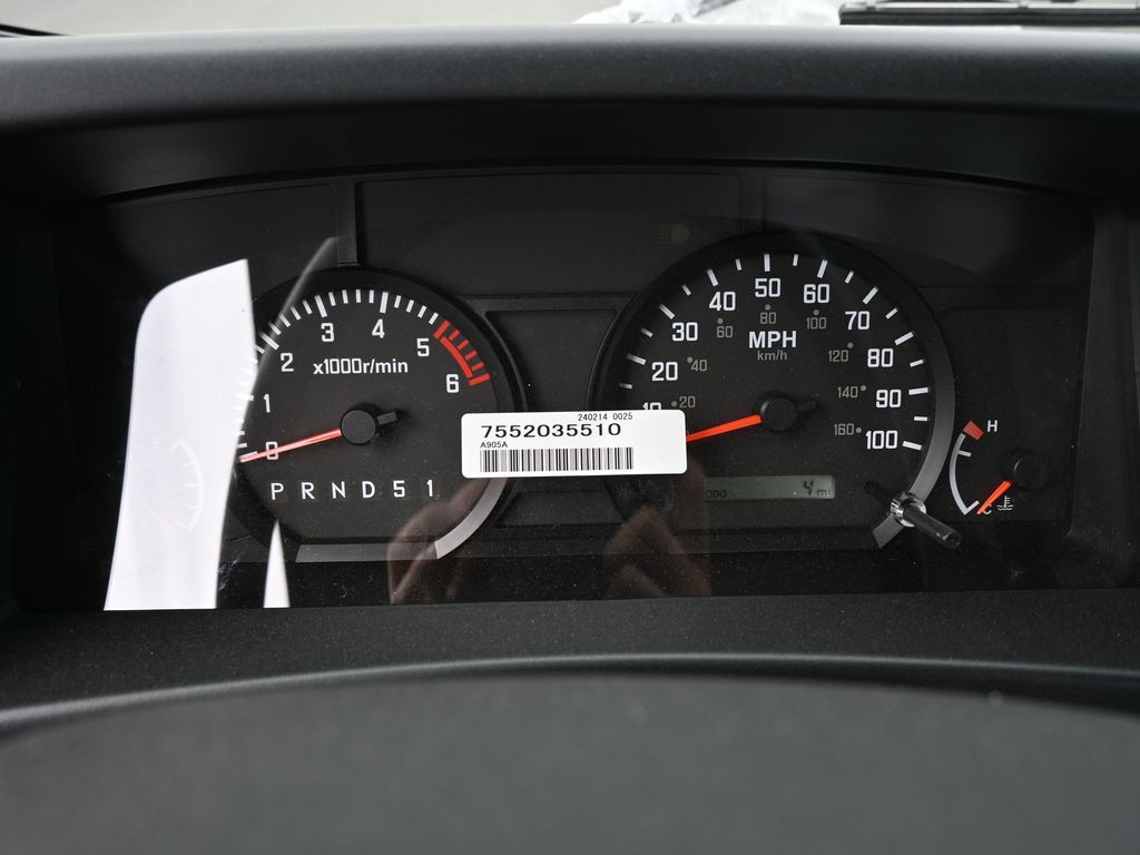 2025 Isuzu NPR HD 