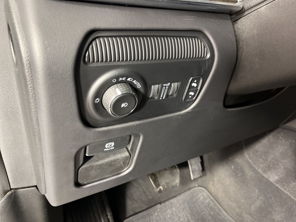 Thumbnail: 2023 Jeep Grand Wagoneer - 29