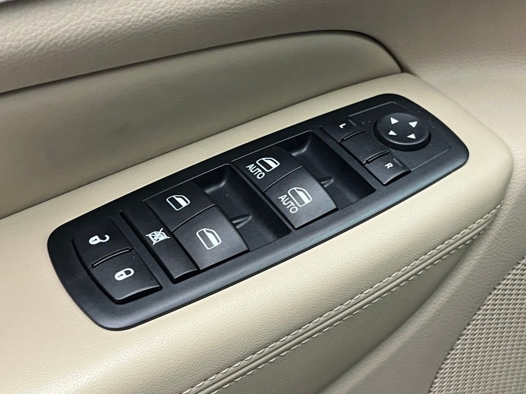 Thumbnail: 2013 Jeep Grand Cherokee - 22