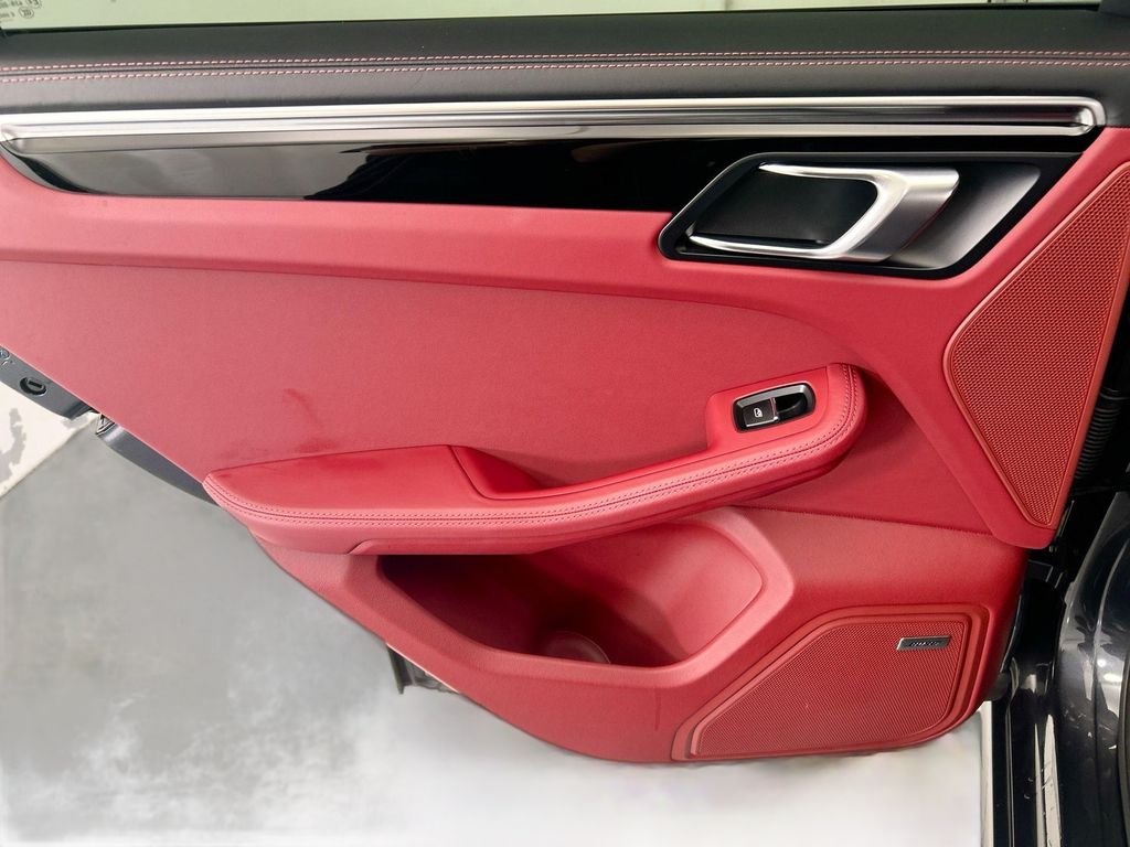 Thumbnail: 2023 Porsche Macan - 26