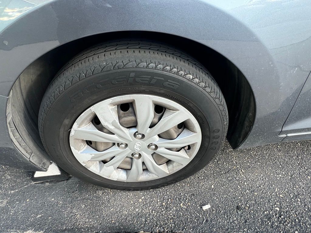 Thumbnail: 2019 Hyundai Accent - 9