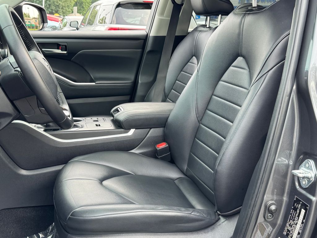 2023 Toyota Highlander Hybrid XLE