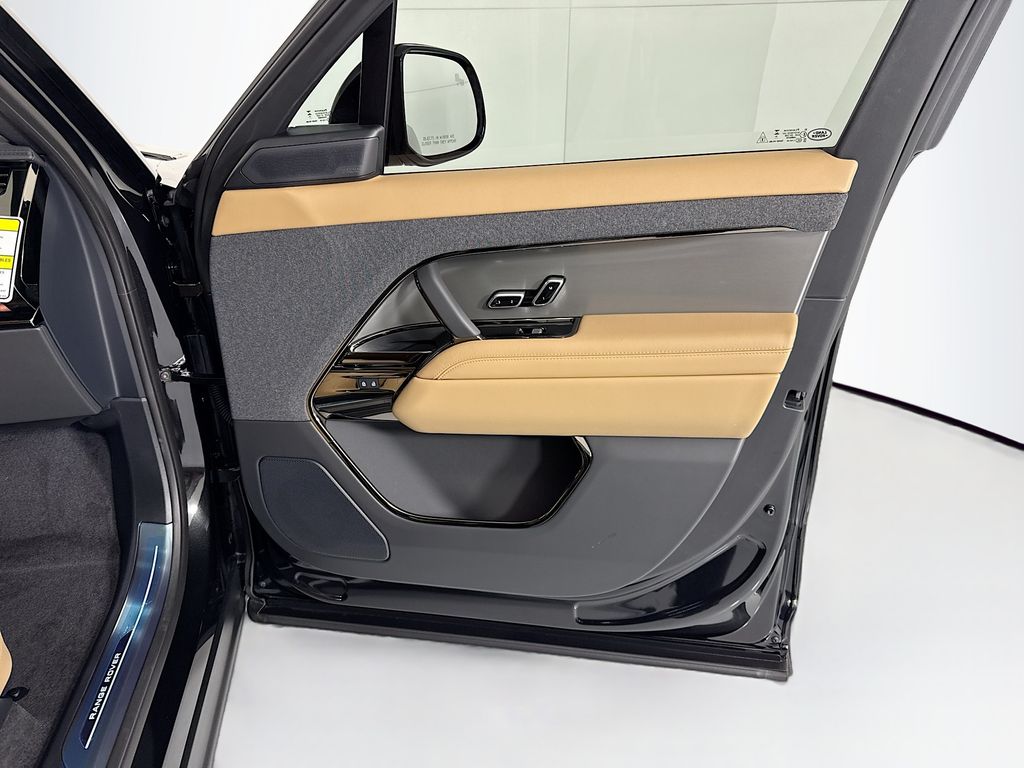 Thumbnail: 2026 Land Rover Range Rover Sport - 27