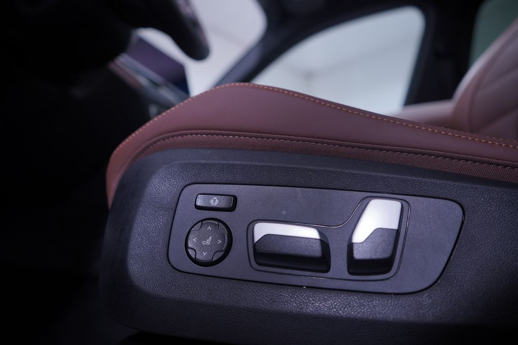 Thumbnail: 2026 BMW X5 - 12