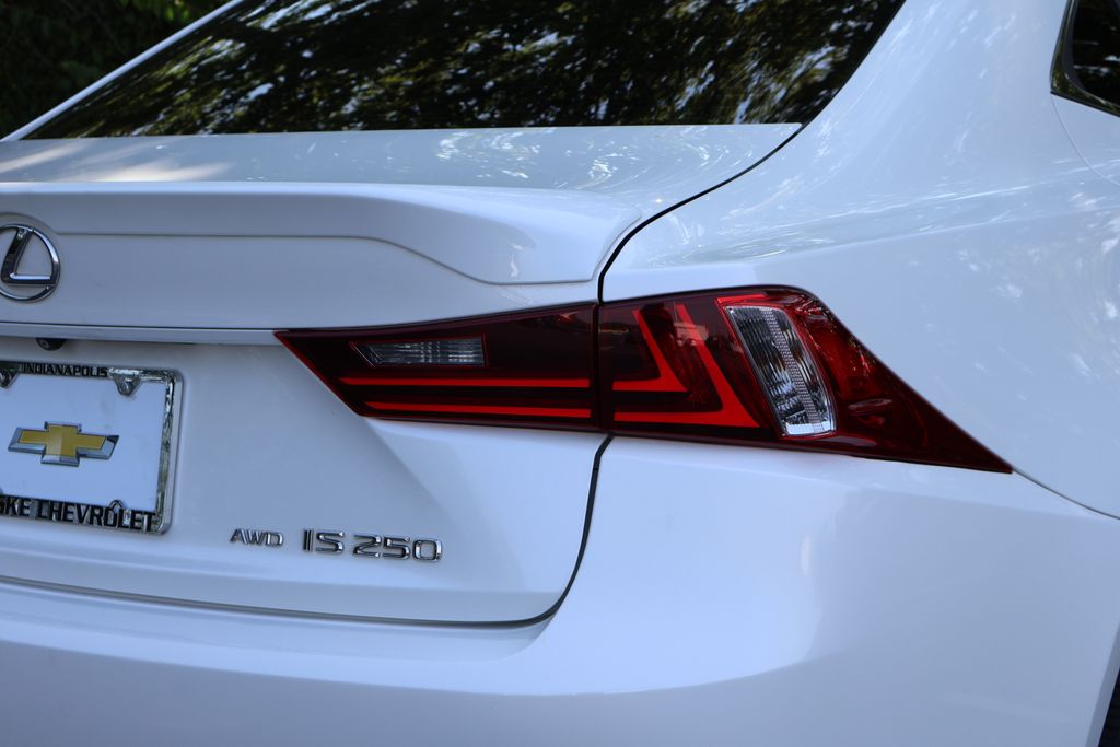 Thumbnail: 2015 Lexus IS - 8