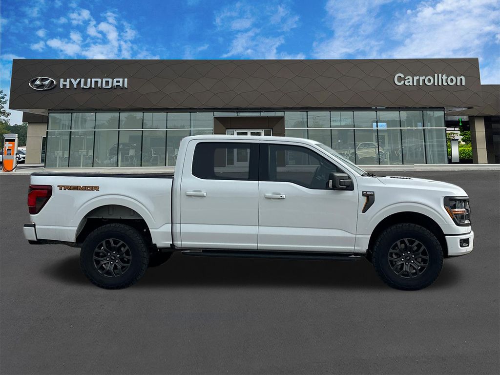 Used 2025 Oxford White Ford Tremor image 4