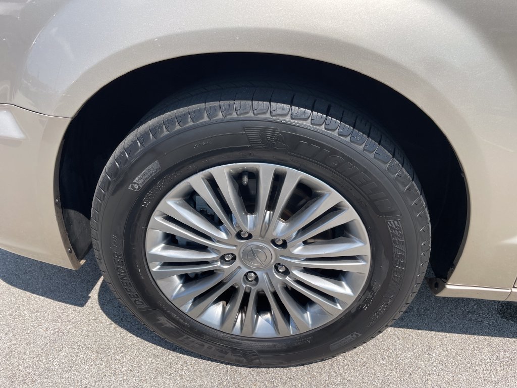 2013 Chrysler Town & Country #14