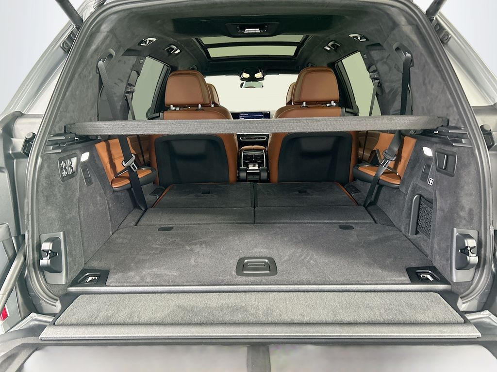 Thumbnail: 2027 BMW X7 - 27