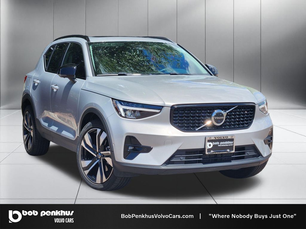 2023 Volvo XC40 B5 Ultimate Dark AWD's photo
