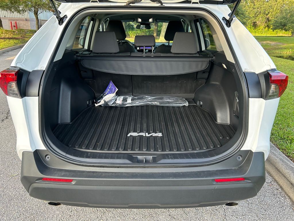 2024 Toyota RAV4 XLE 10