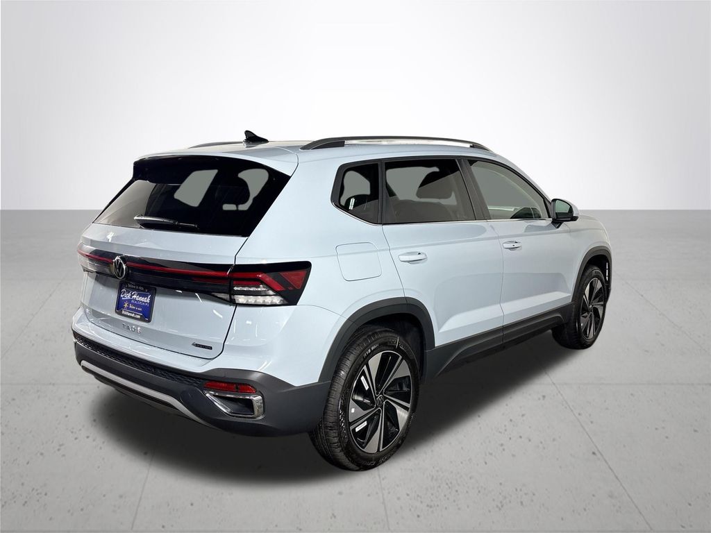 2025 Volkswagen Taos SE photo 2