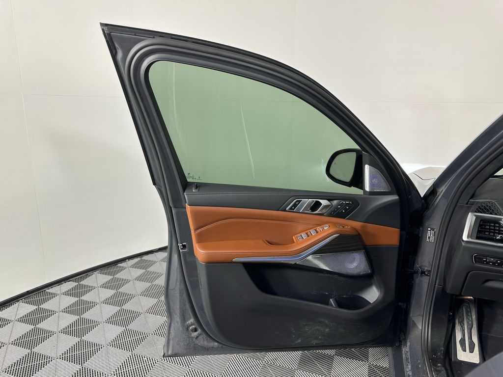 Thumbnail: 2023 BMW X7 - 13