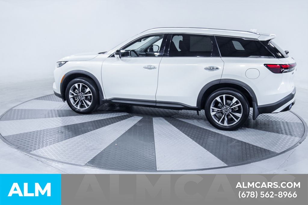 Used 2024 White INFINITI LUXE image 5