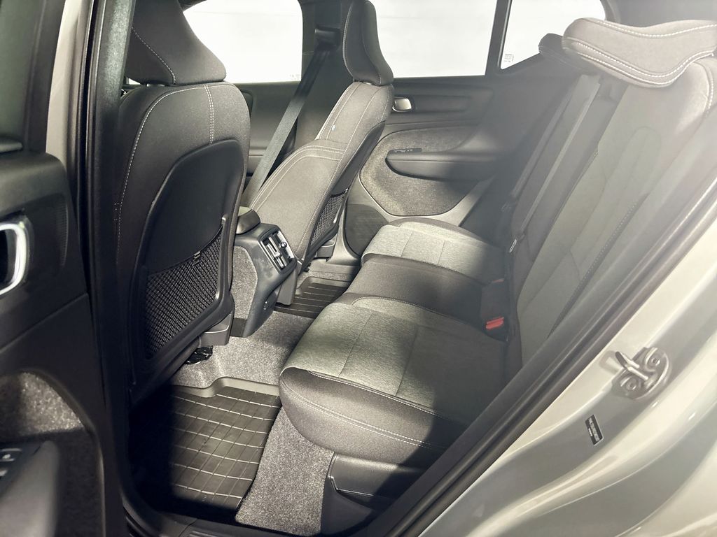 2025 Volvo XC40 B5 Core
